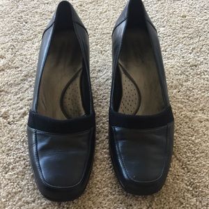 Black leather shoes. Wedge heel. For comfort!